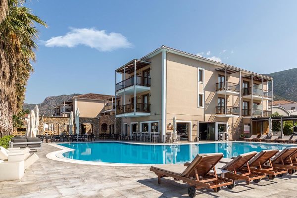 Valis_Pool_bar-1