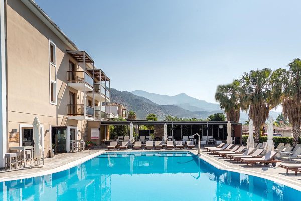 Valis_Pool_bar-2