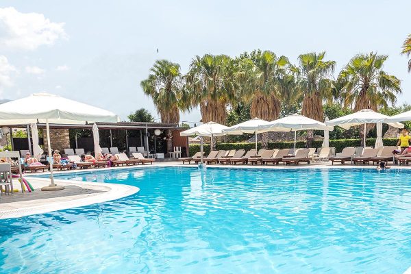 Valis_Pool_bar-27