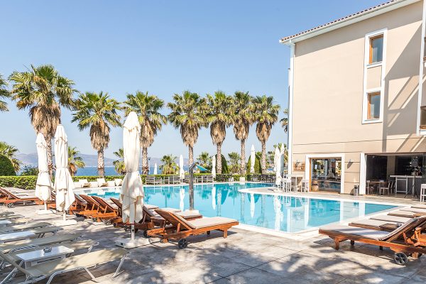 Valis_Pool_bar-8